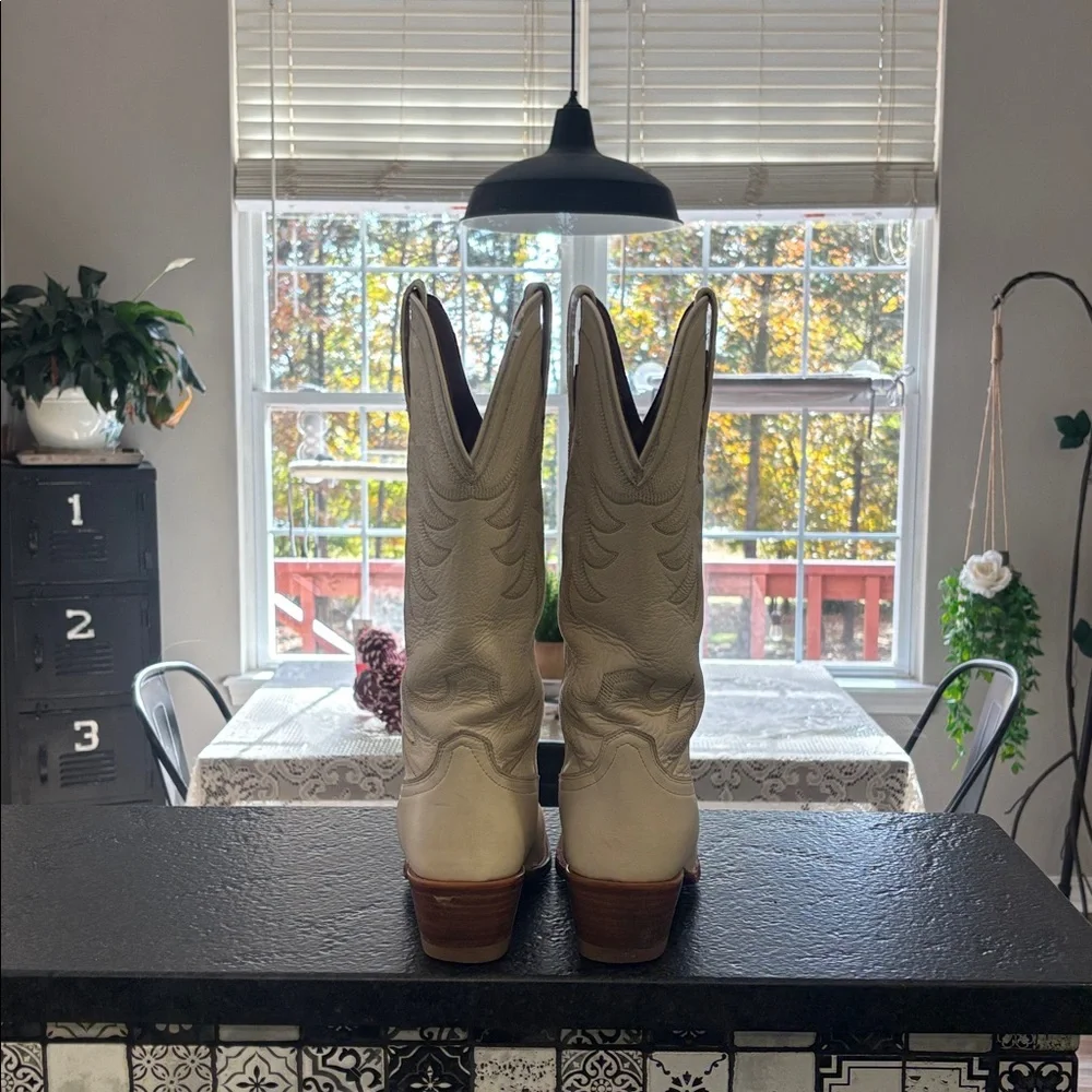 Tecova’s The Annie Cowgirl Boot in bone/cream. Fit like 8. New 345. Box included - Picture 4 of 10